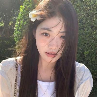 照片的她